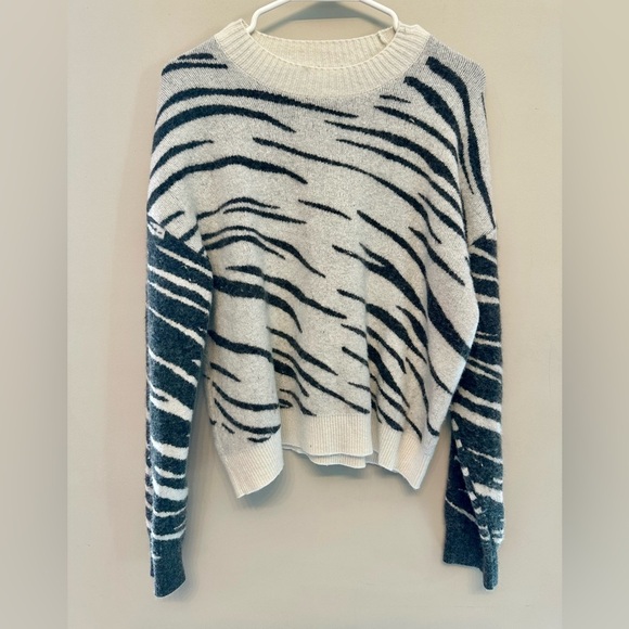 Rails Black and White Zebra Pattern Sweater Small - Picture 1 of 5